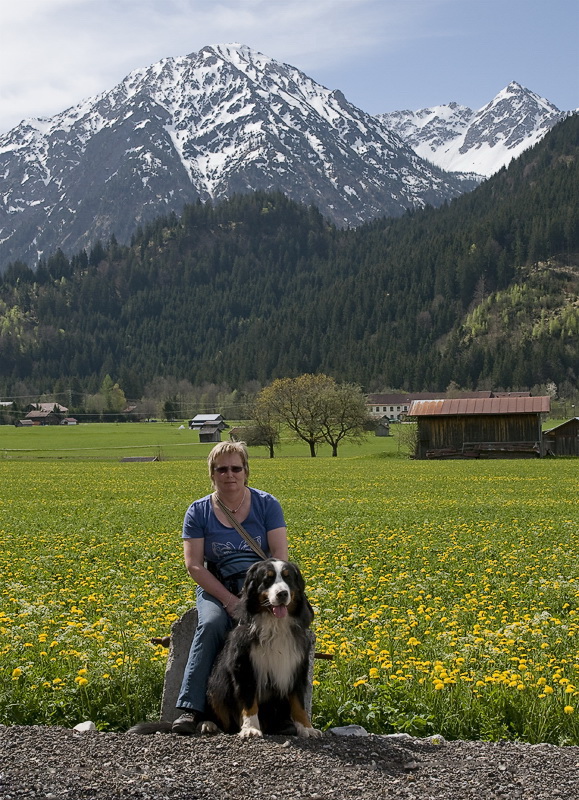 toskanaD35_6442 als Smart-Objekt-1 Kopie.jpg - Blühende Wiesen und noch schneebedeckte Berge. 